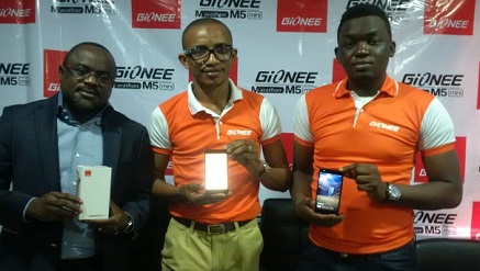 (L-r): Doyin‎ Adewumi, group managing director, CreativeXone; Somoye Habeeb, marketing director for Gionee Nigeria‎ and Woghiren Christopher, brand accounts manager, CreativeZone, during the launch of Gionee M5 Mini in Lagos.